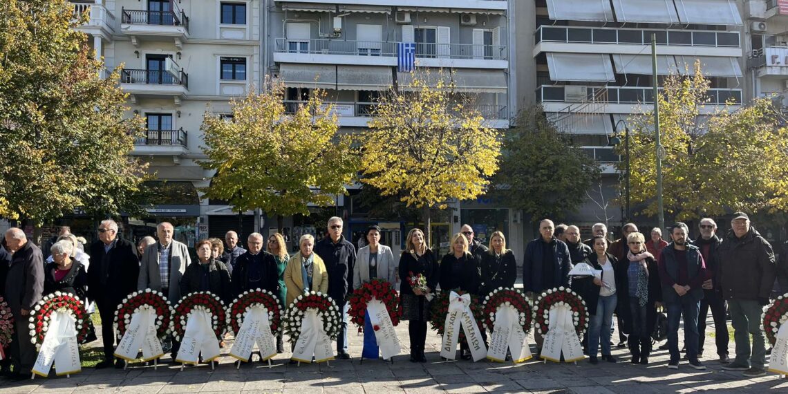 Καταθέσεις στεφάνων στη Λάρισα για την επέτειο του Πολυτεχνείου